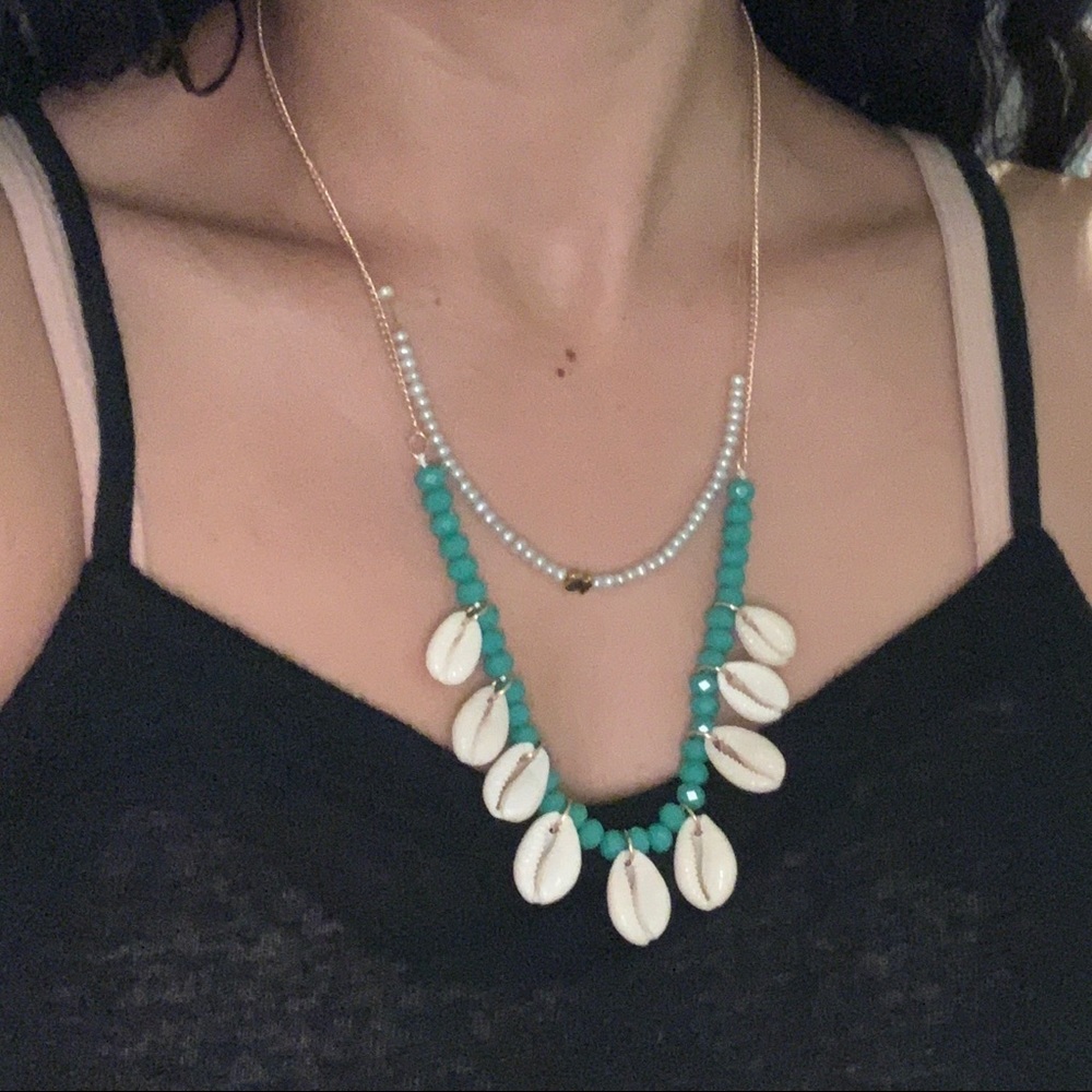 🌸 Boho shell and turquoise bead necklace - Picture 2 of 5